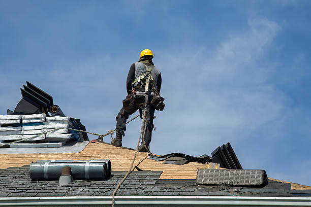Professional Gutter Installation technician working in Spurgeon, TN